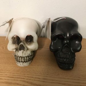 New Bundle Of 2 Halloween Bleeding Skull Candle Decor Size 5.55” x 3.54” x 4.17”